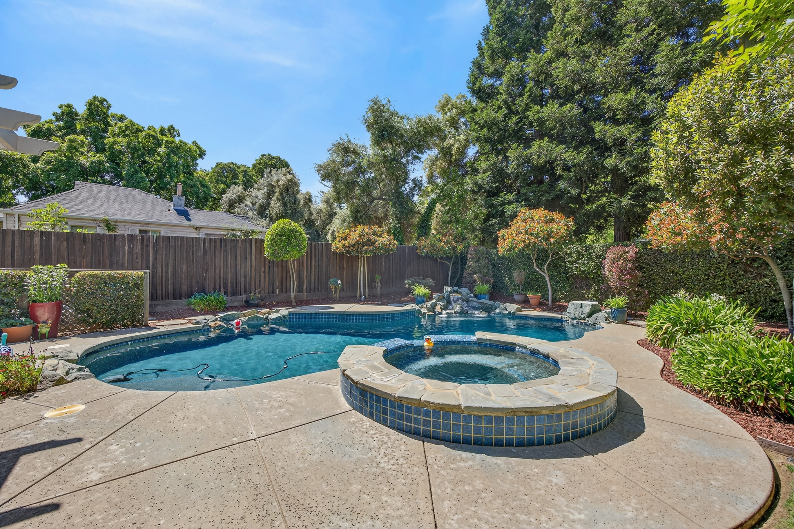  5500 Tierra Gardens Lane, Carmichael, CA 95608 - 物件實景