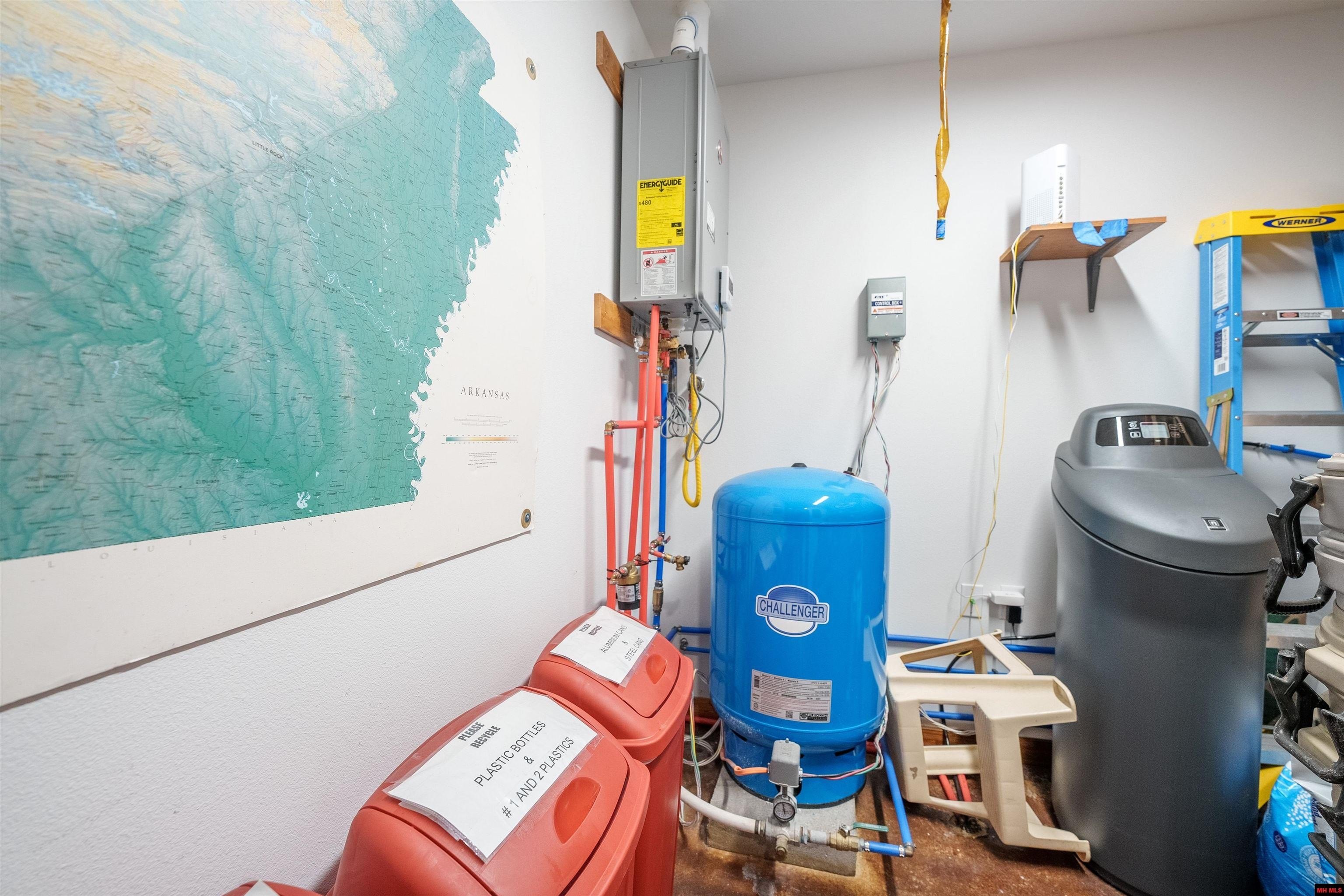 Norfork, Arkansas, 72658, United States, 4 Bedrooms Bedrooms, ,4 BathroomsBathrooms,Residential,For Sale,1976575