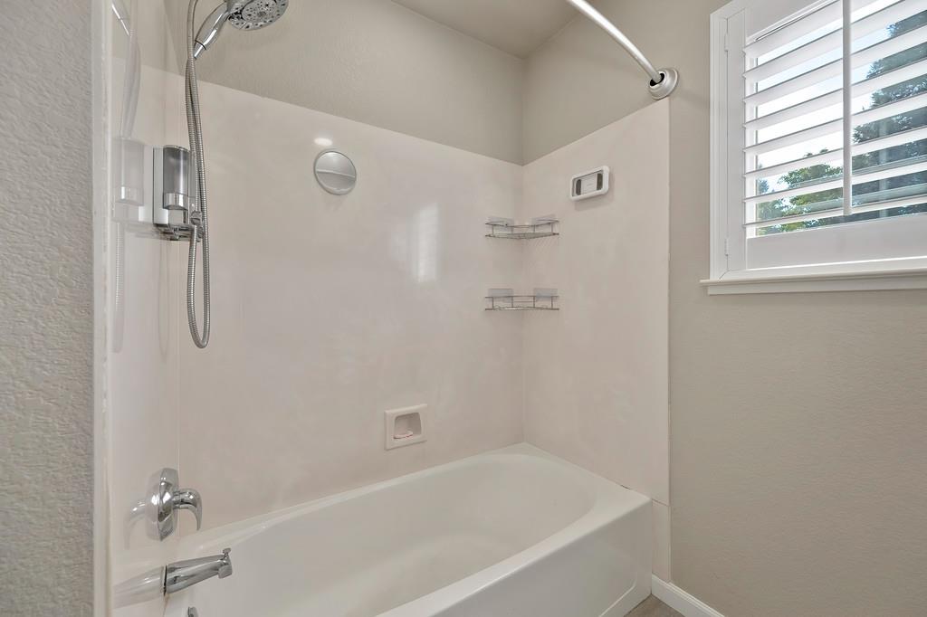 Roseville, California, 95747, United States, 6 Bedrooms Bedrooms, ,4 BathroomsBathrooms,Residential,For Sale,1940337