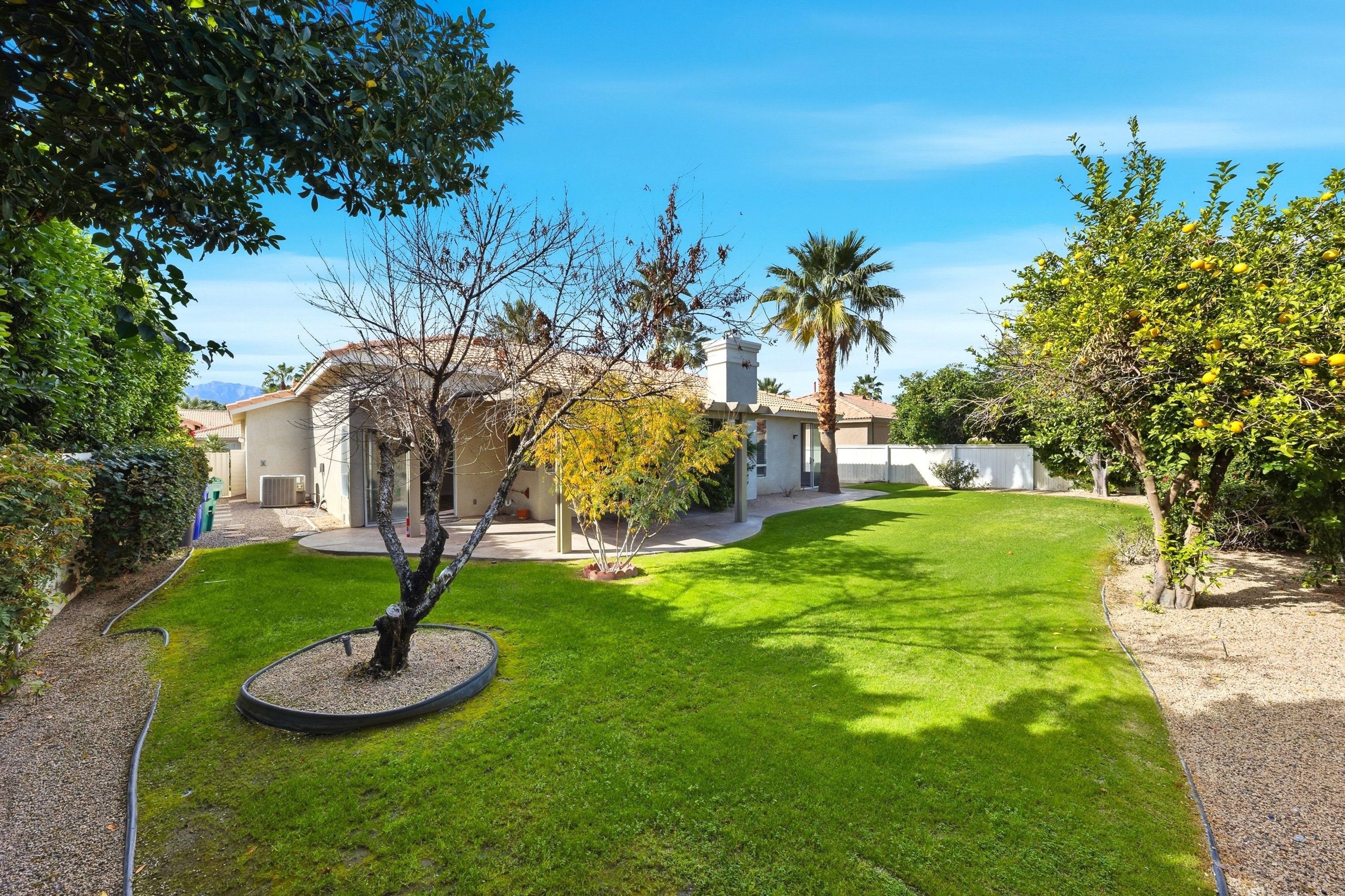  Coveted Merano Landscaped Oasis - 物件實景