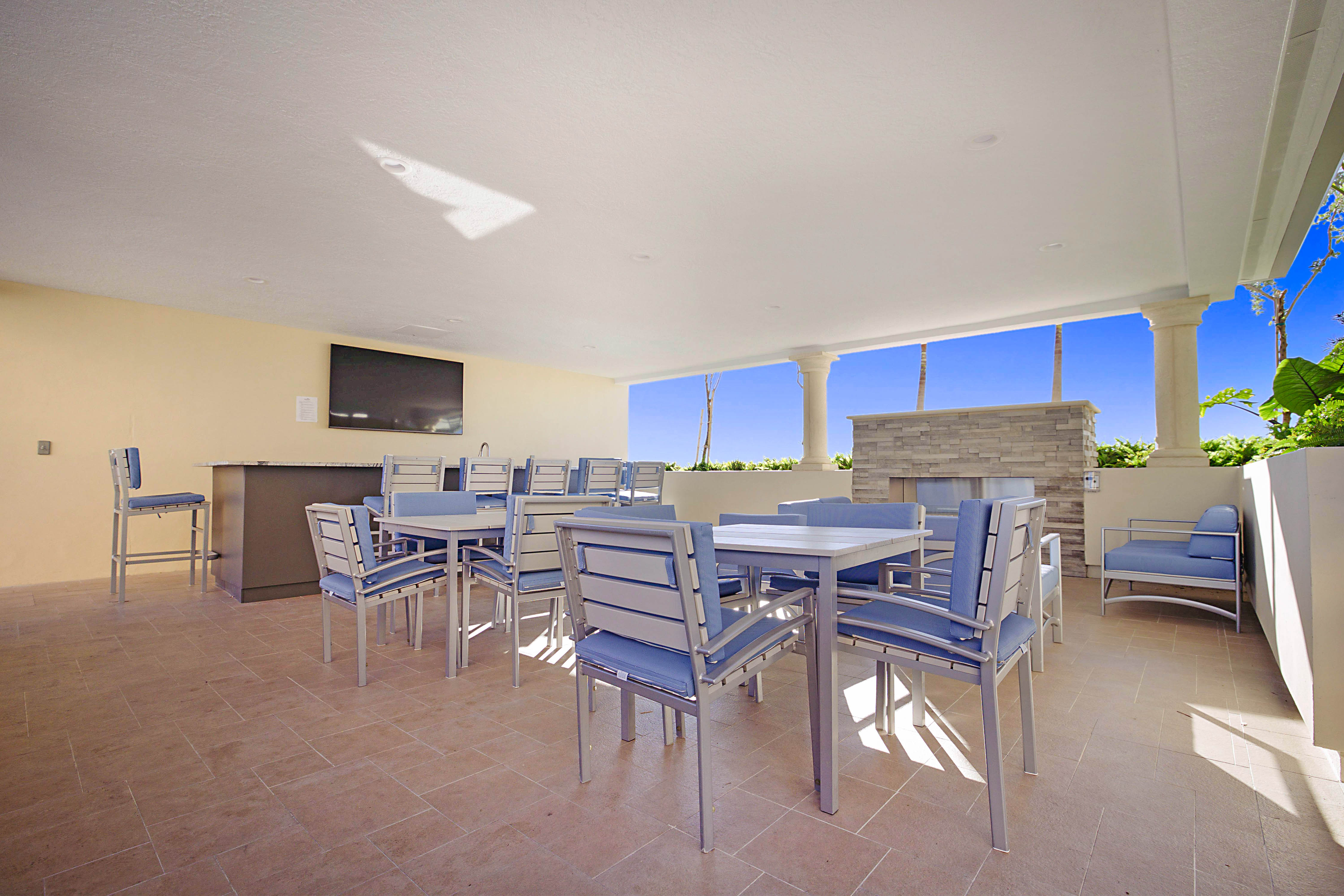  2640 Lake Shore Drive, Riviera Beach, FL, 33404 - 物件實景