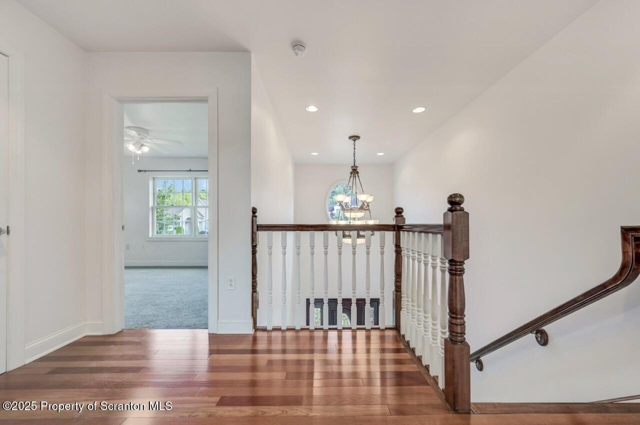Throop, Pennsylvania, 18512, United States, 3 Bedrooms Bedrooms, ,3 BathroomsBathrooms,Residential,For Sale,1889511