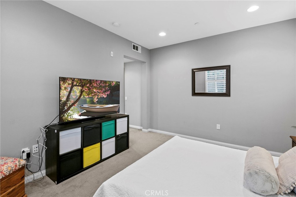 Irvine, California, 92618, United States, 2 Bedrooms Bedrooms, ,2 BathroomsBathrooms,Residential,For Sale,1987826