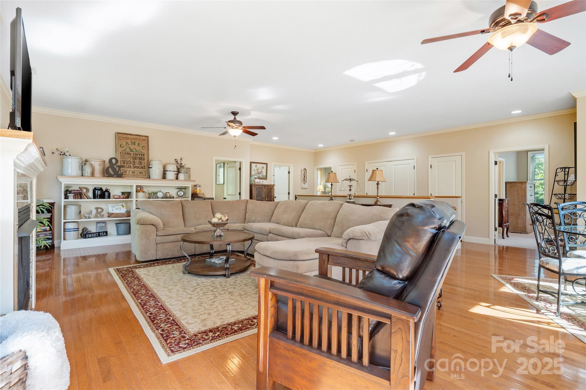 Weaverville, North Carolina, 28787, United States, 4 Bedrooms Bedrooms, ,4 BathroomsBathrooms,Residential,For Sale,1919742