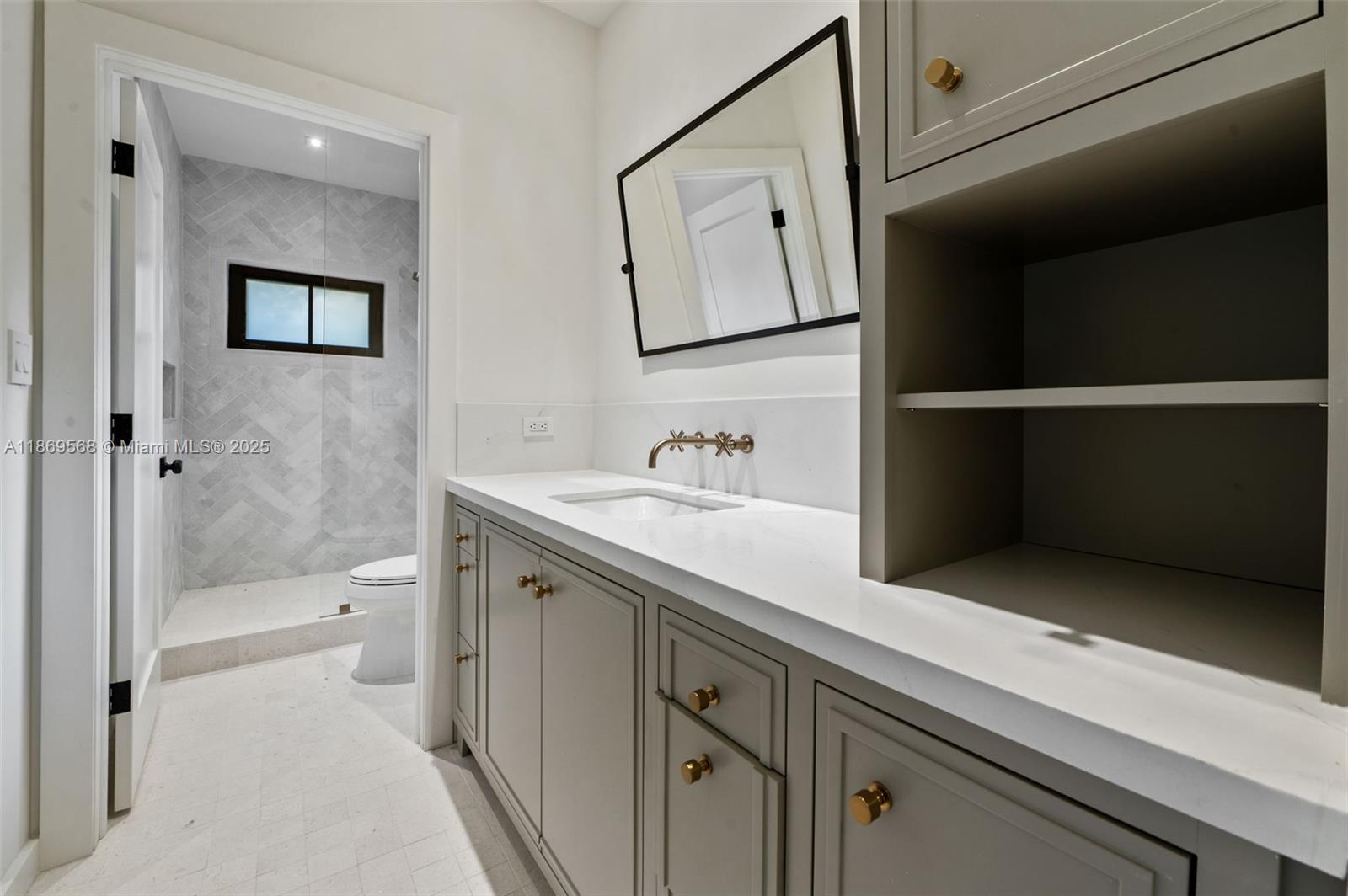 Miami, Florida, 33143, United States, 4 Bedrooms Bedrooms, ,4 BathroomsBathrooms,Residential,For Sale,1933110