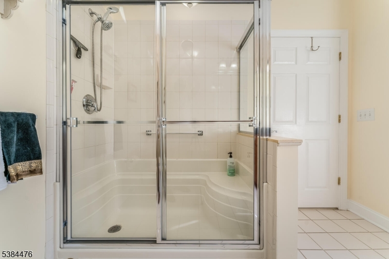 Franklin Twp., New Jersey, 08873, United States, 2 Bedrooms Bedrooms, ,2 BathroomsBathrooms,Residential,For Sale,1950649