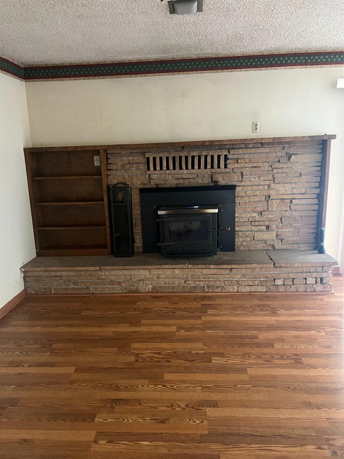 Hughson, California, 95326, United States, 3 Bedrooms Bedrooms, ,2 BathroomsBathrooms,Residential,For Sale,2048137