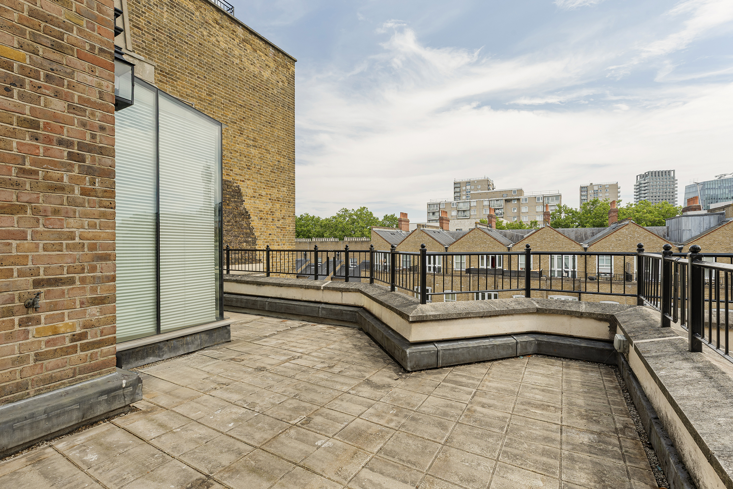  A Grand Triplex Apartment Overlooking Regent
