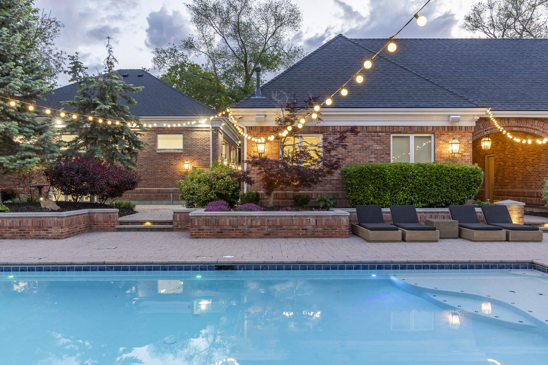  Gated West Jordan 2 Story Estate with 10 Car Garage and Swimming Pool - 物件實景