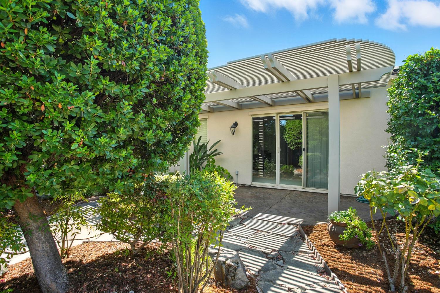 Roseville, California, 95661, United States, 4 Bedrooms Bedrooms, ,3 BathroomsBathrooms,Residential,For Sale,1934690