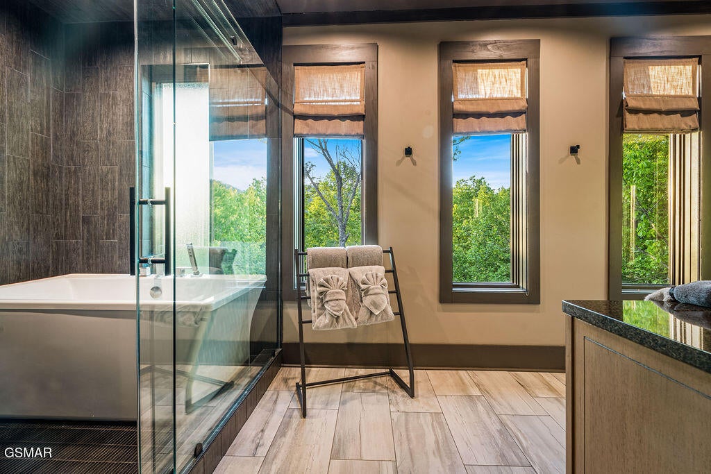 Gatlinburg, Tennessee, 37738, United States, 3 Bedrooms Bedrooms, ,5 BathroomsBathrooms,Residential,For Sale,2034960
