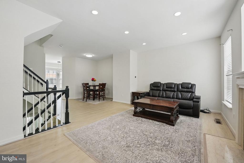 Ashburn, Virginia, 20147, United States, 3 Bedrooms Bedrooms, ,4 BathroomsBathrooms,Residential,For Sale,1850747