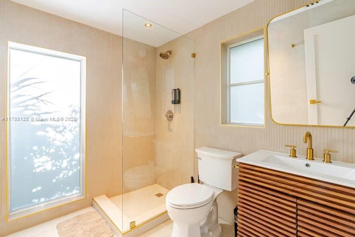 Miami Beach, Florida, 33139, United States, 5 Bedrooms Bedrooms, ,5 BathroomsBathrooms,Residential,For Sale,1785571