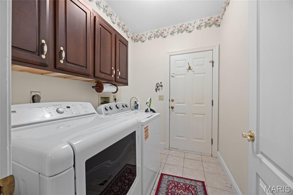 Chesterfield, Missouri, 63017, United States, 3 Bedrooms Bedrooms, ,4 BathroomsBathrooms,Residential,For Sale,1890003