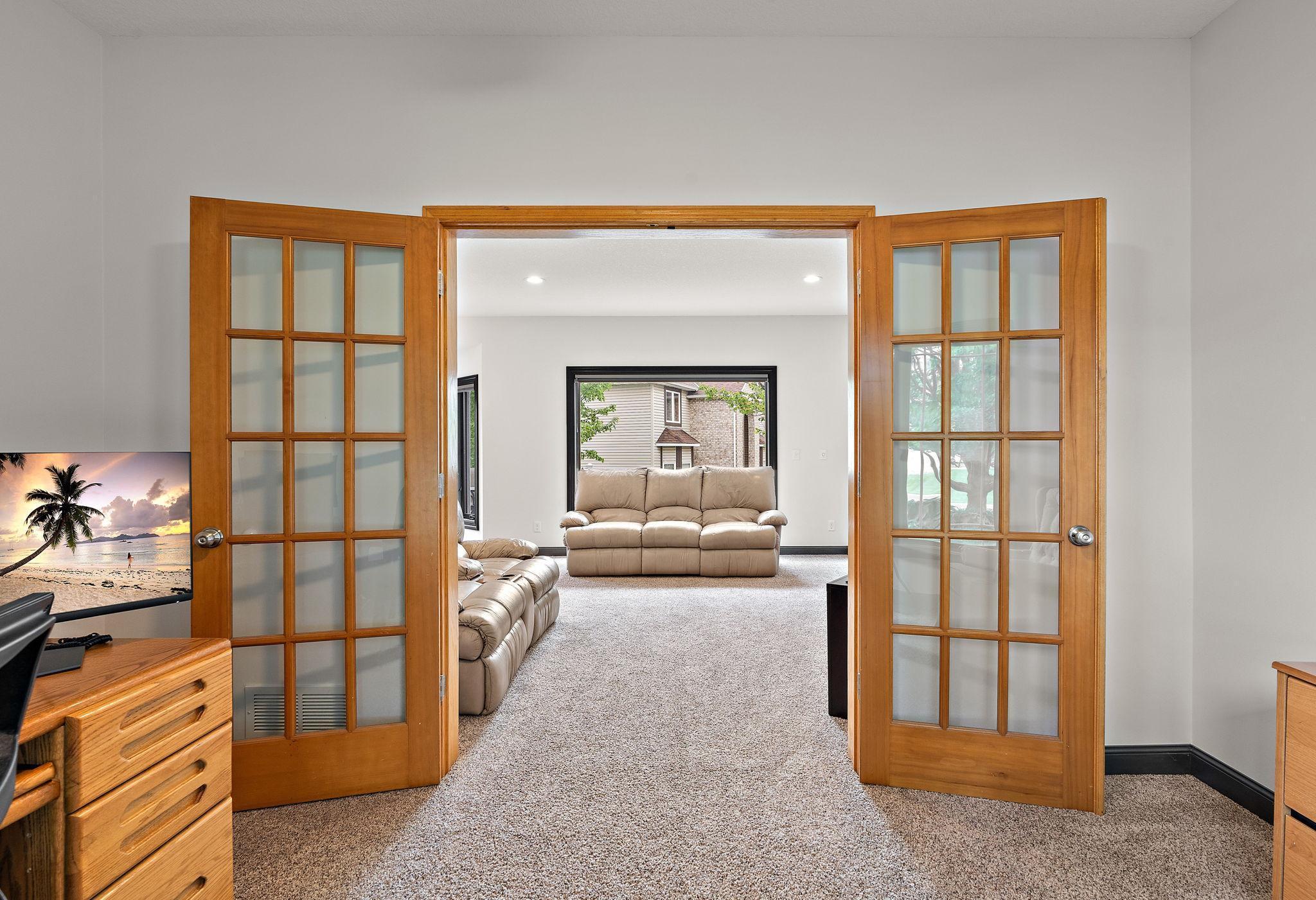 Oakdale, Minnesota, 55128, United States, 4 Bedrooms Bedrooms, ,4 BathroomsBathrooms,Residential,For Sale,1879213