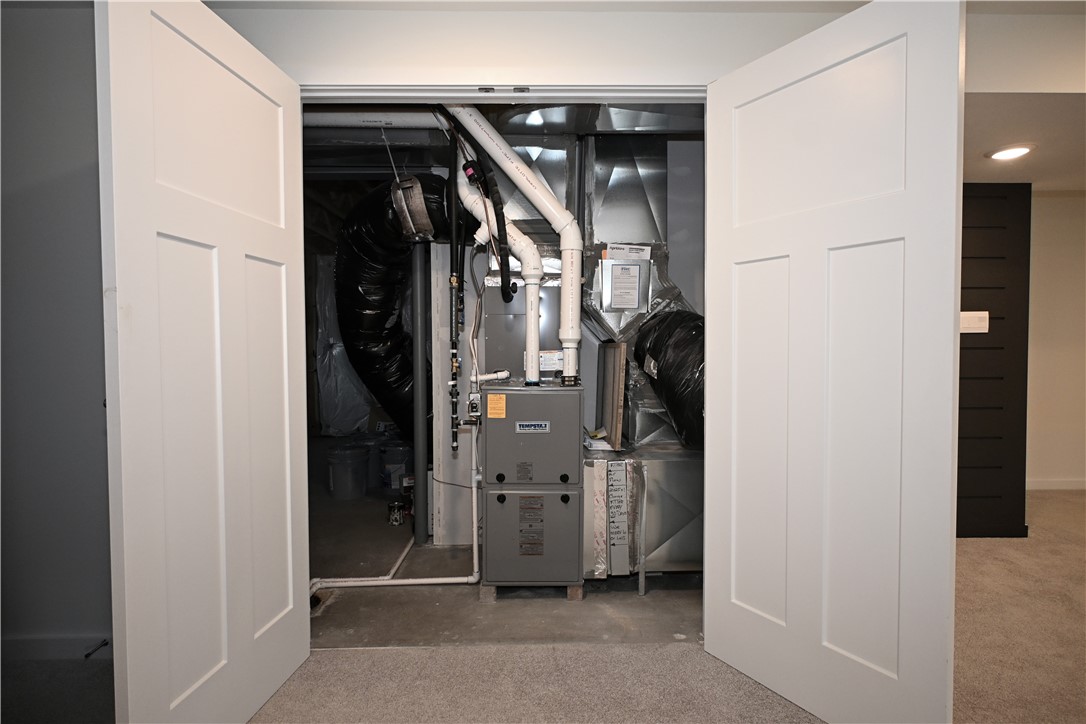 Oakdale, Pennsylvania, 15071, United States, 4 Bedrooms Bedrooms, ,4 BathroomsBathrooms,Residential,For Sale,2000076