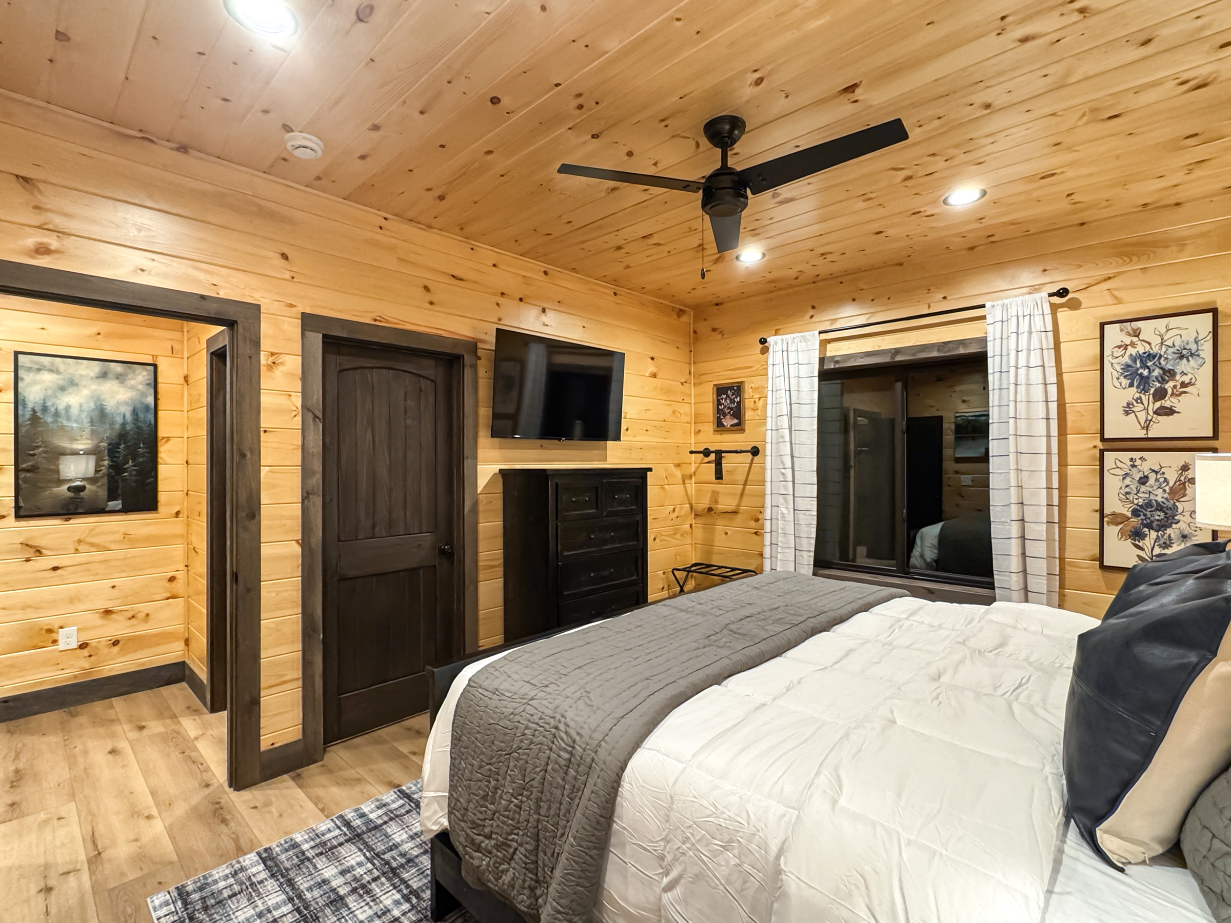 Sevierville, Tennessee, 37862, United States, 3 Bedrooms Bedrooms, ,3 BathroomsBathrooms,Residential,For Sale,1984599