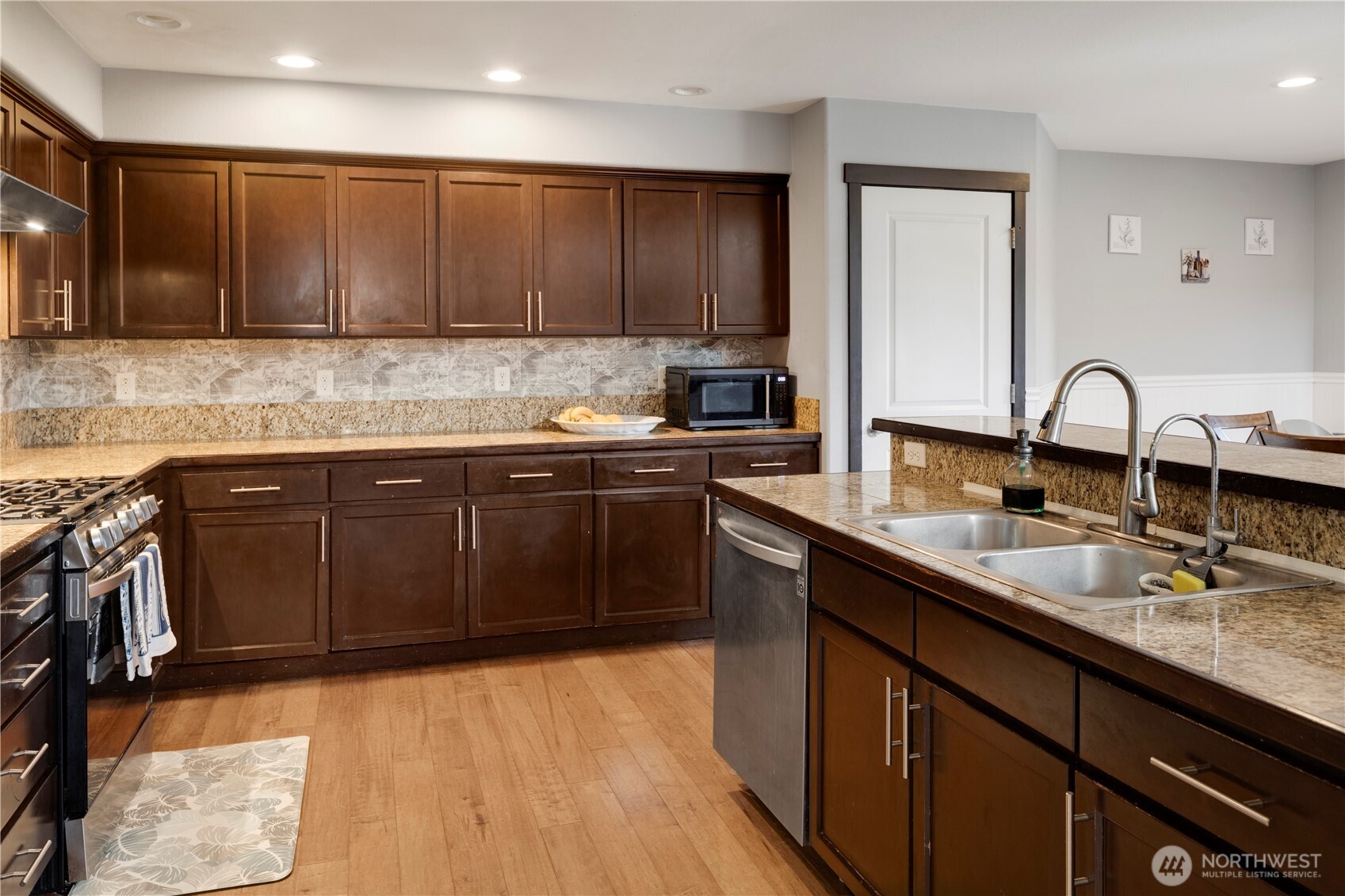 Ferndale, Washington, 98248, United States, 5 Bedrooms Bedrooms, ,3 BathroomsBathrooms,Residential,For Sale,1836805
