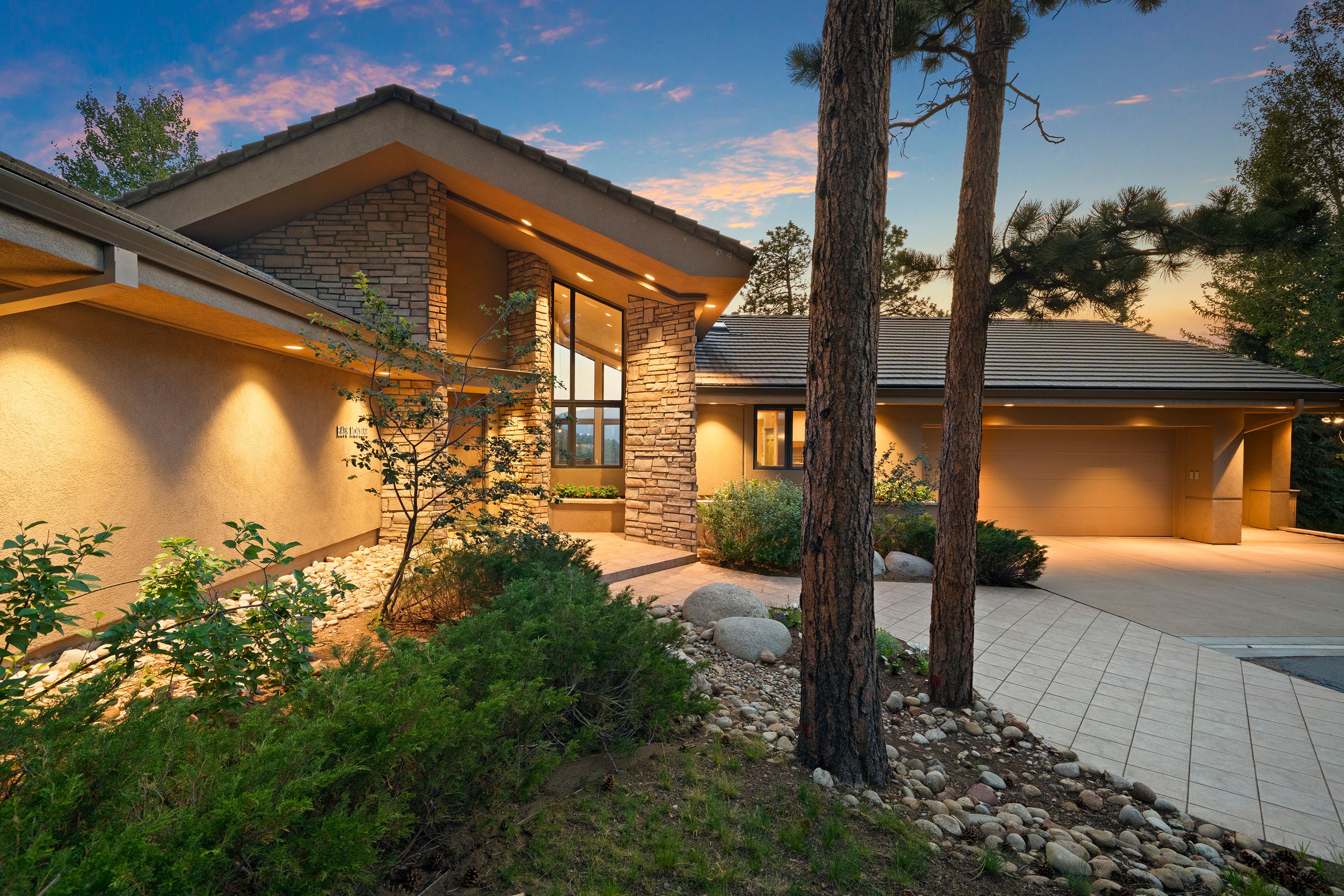 Custom Built on Over Five Acres - 物件實景