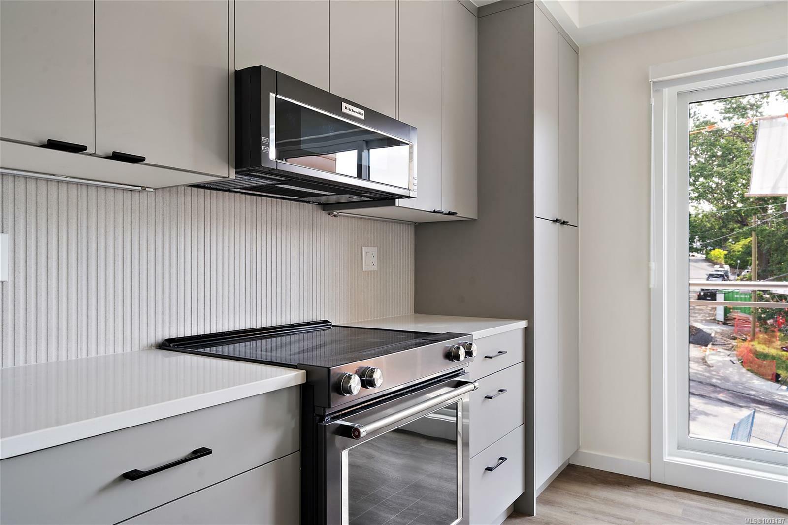 ESQUIMALT, British Columbia, V9A 6A1, CA, 1 Bedroom Bedrooms, ,Residential,For Sale,1876615
