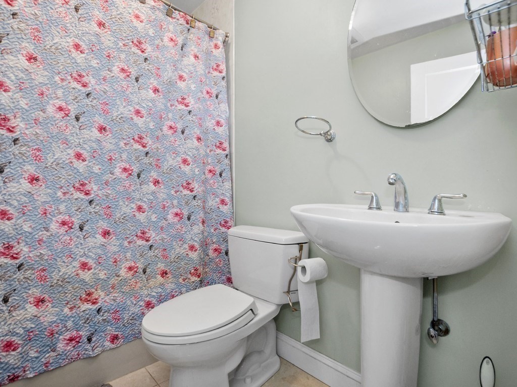 Waltham, Massachusetts, 02451, United States, 4 Bedrooms Bedrooms, ,4 BathroomsBathrooms,Residential,For Sale,1996187