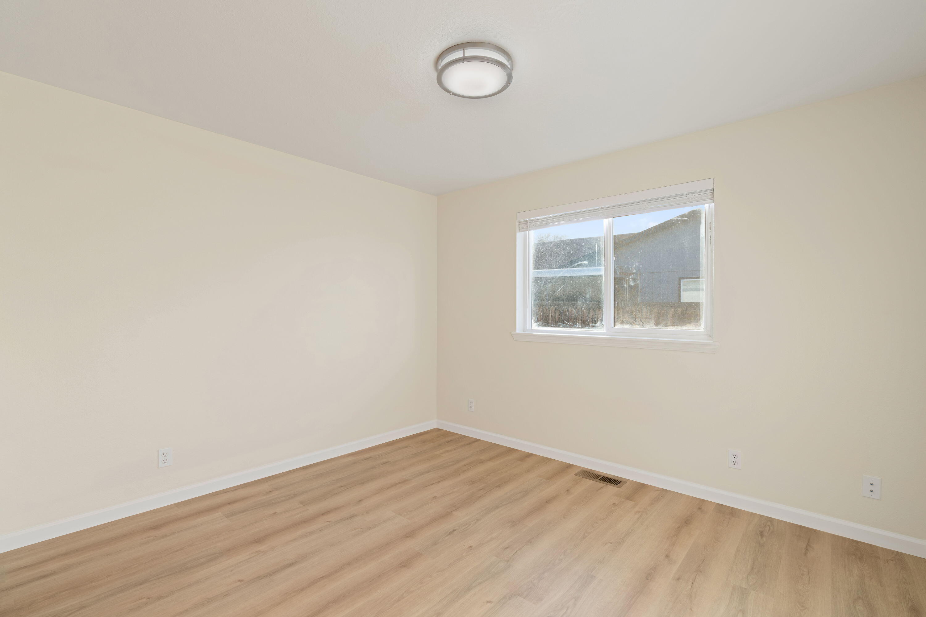 Bend, Oregon, 97701, United States, 3 Bedrooms Bedrooms, ,2 BathroomsBathrooms,Residential,For Sale,1697036