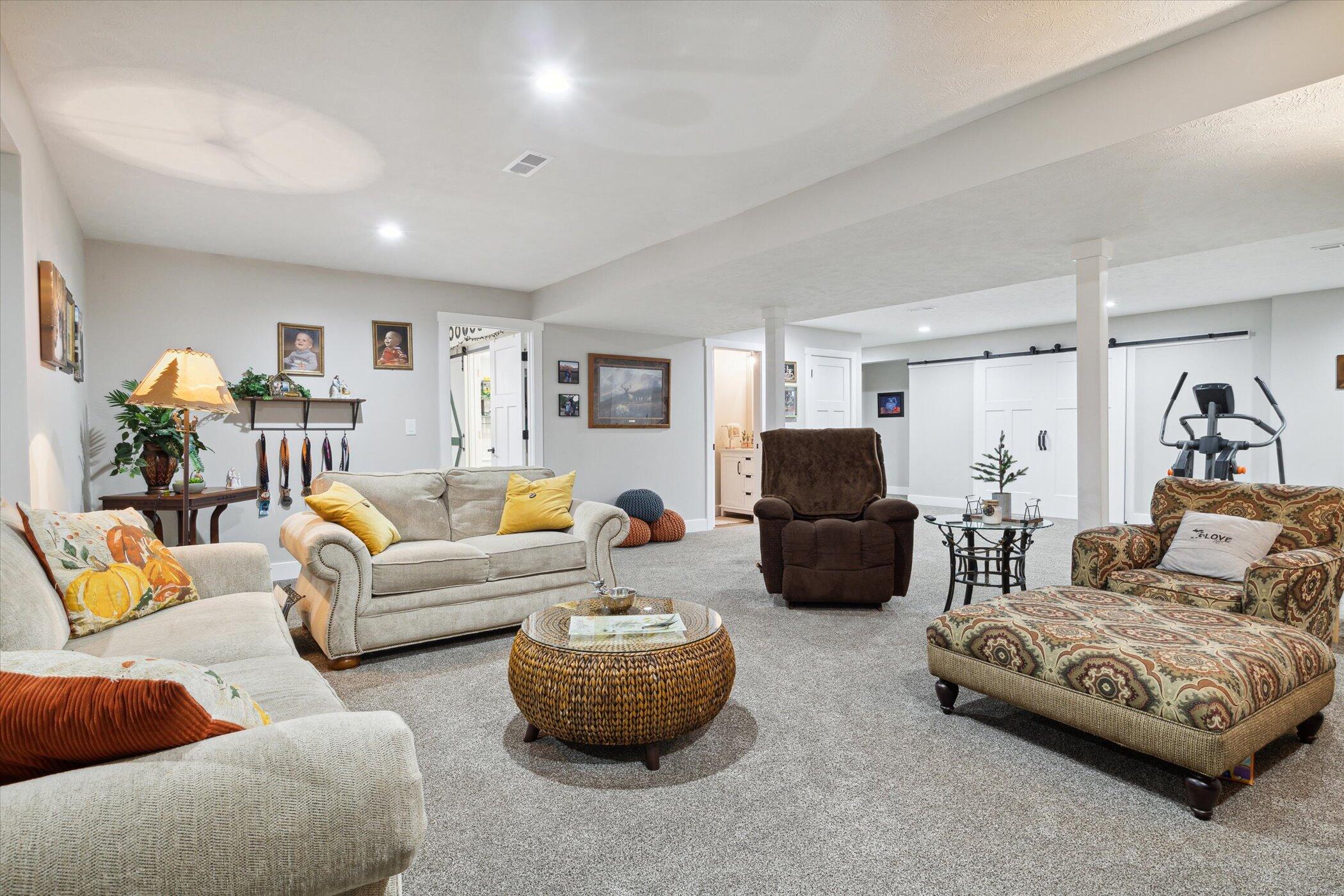 Edwardsburg, Michigan, 49112, United States, 4 Bedrooms Bedrooms, ,4 BathroomsBathrooms,Residential,For Sale,1989598