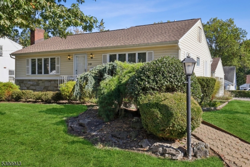 West Orange Twp., New Jersey, 07052, United States, 2 Bedrooms Bedrooms, ,2 BathroomsBathrooms,Residential,For Sale,1969241