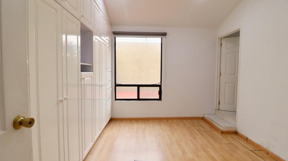 Morelia, Michoacán de Ocampo, 58090, Mexico, 6 Bedrooms Bedrooms, ,5 BathroomsBathrooms,Residential,For Sale,1917745