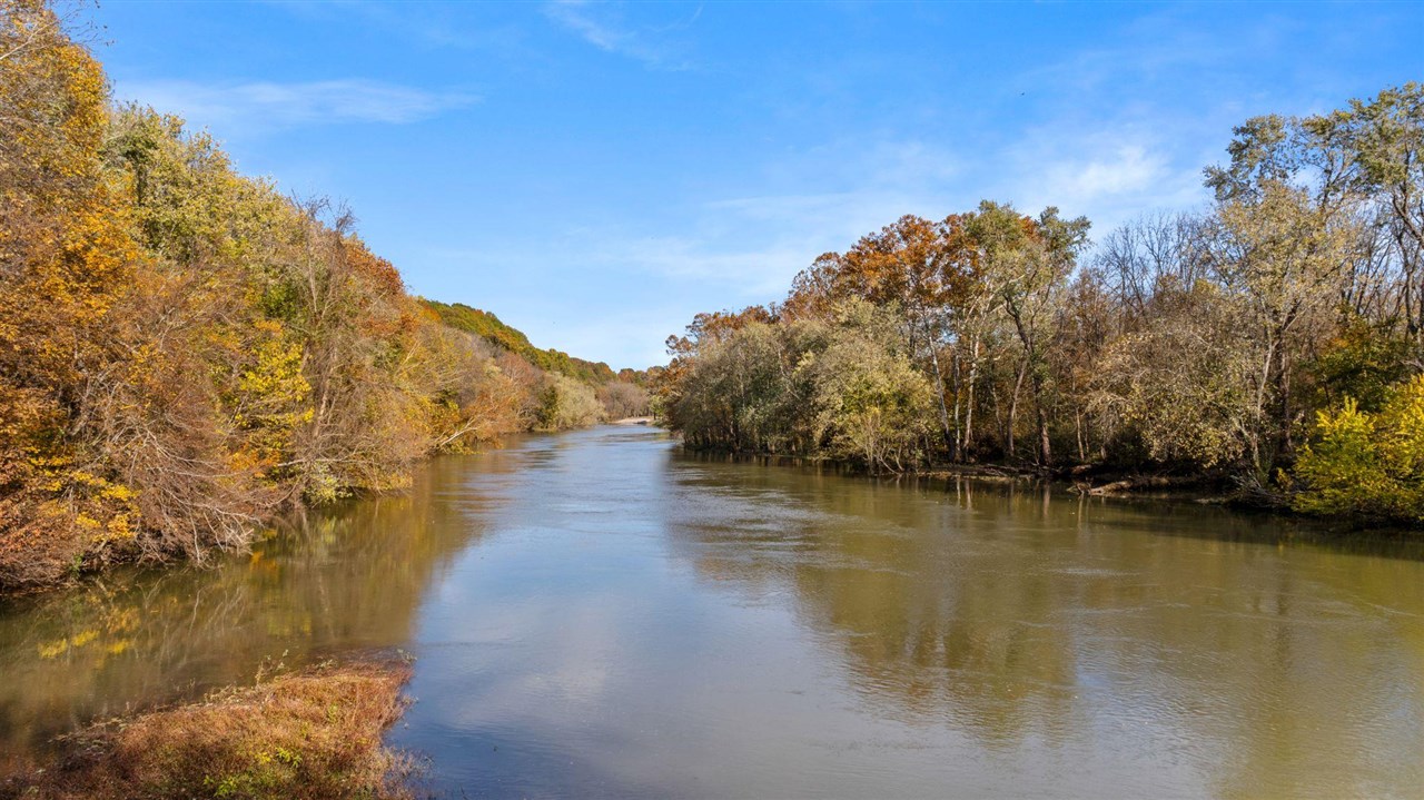 Glasgow, Kentucky, 42141, United States, 2 Bedrooms Bedrooms, ,1 BathroomBathrooms,Residential,For Sale,1989020
