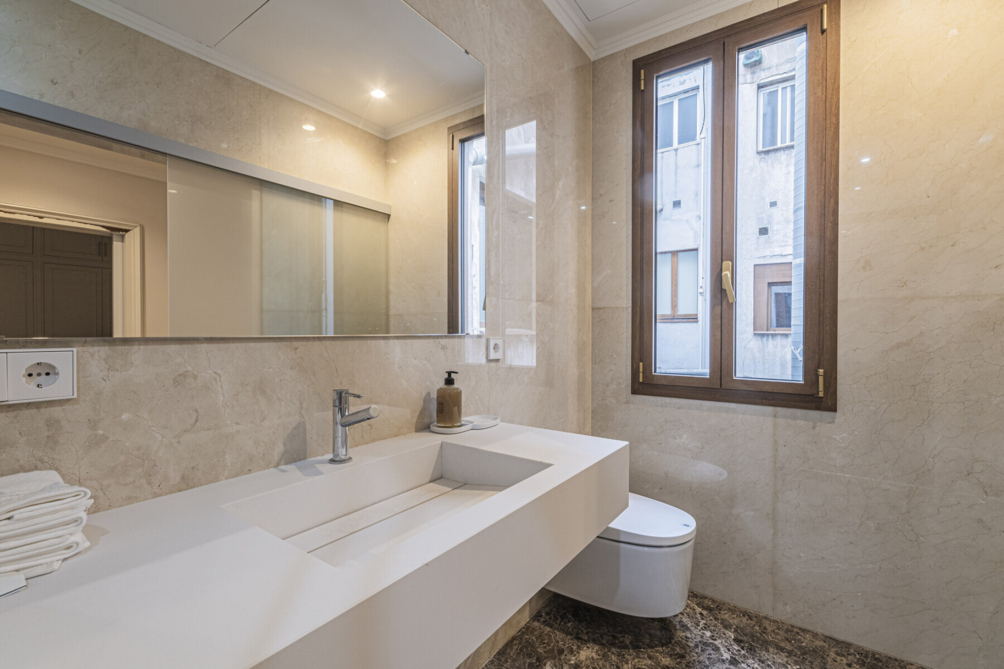  Renovated high-rise apartment in a stately building in Eixample. - 物件實景