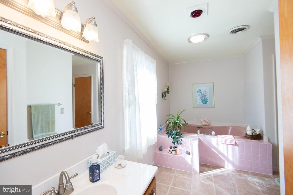 Denton, Maryland, 21629, United States, 4 Bedrooms Bedrooms, ,3 BathroomsBathrooms,Residential,For Sale,1992998