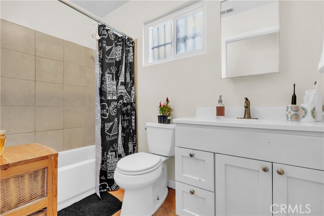 Los Angeles, California, 90059, United States, 3 Bedrooms Bedrooms, ,2 BathroomsBathrooms,Residential,For Sale,1916036