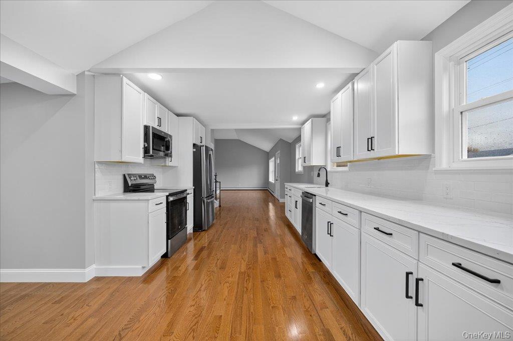 Saugerties, New York, 12477, United States, 4 Bedrooms Bedrooms, ,3 BathroomsBathrooms,Residential,For Sale,1986051