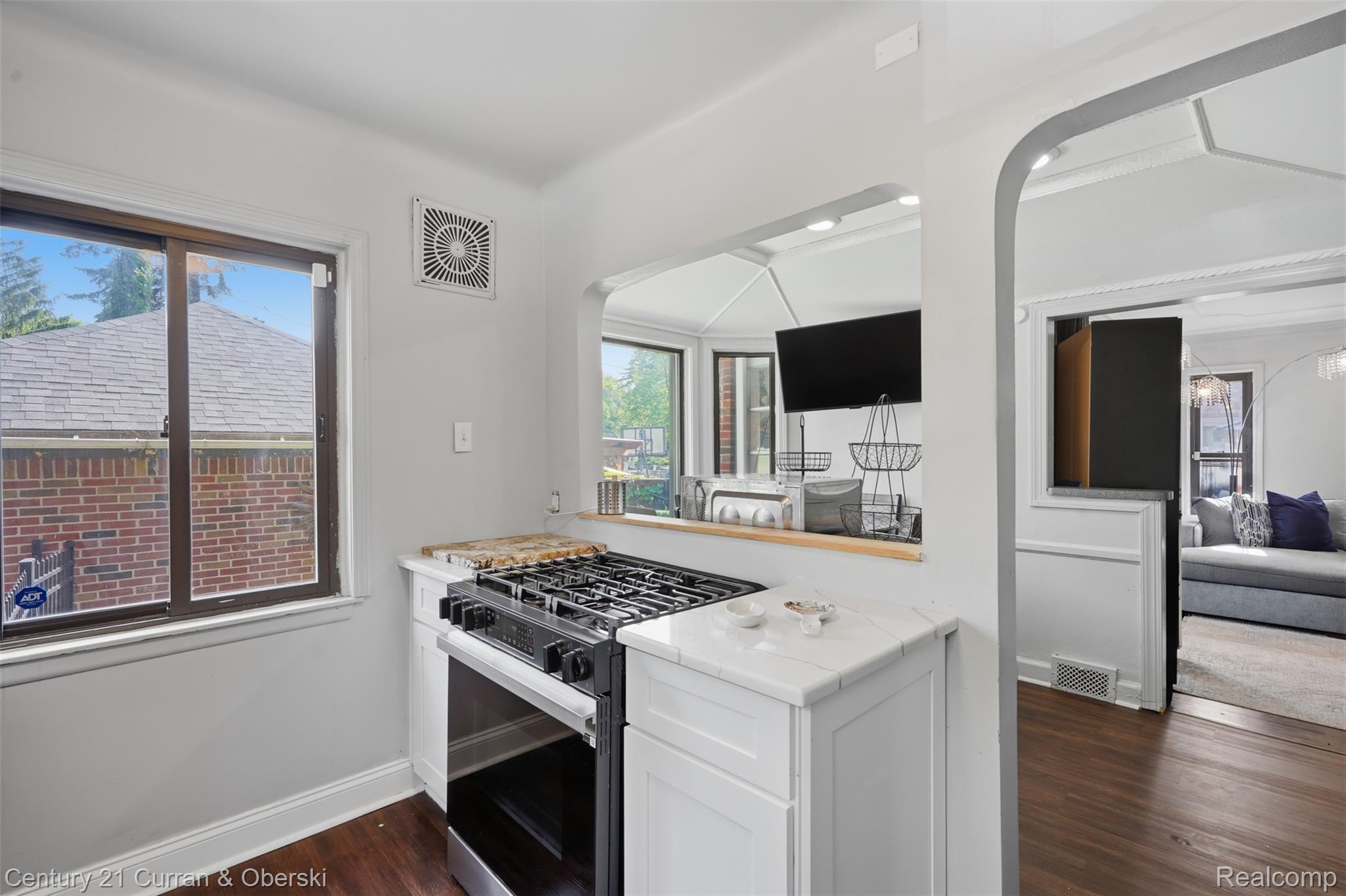 Detroit, Michigan, 48221, United States, 4 Bedrooms Bedrooms, ,3 BathroomsBathrooms,Residential,For Sale,2048542