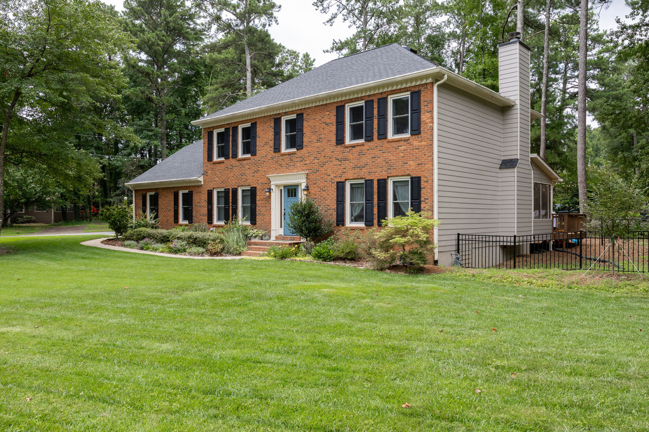  Stunning 5-Bedroom Brick Home in the Heart of East Cobb - 物件實景