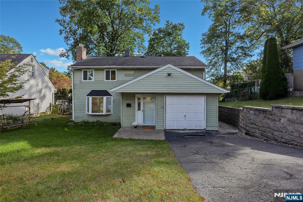 Waldwick, New Jersey, 07463, United States, 3 Bedrooms Bedrooms, ,3 BathroomsBathrooms,Residential,For Sale,1992926