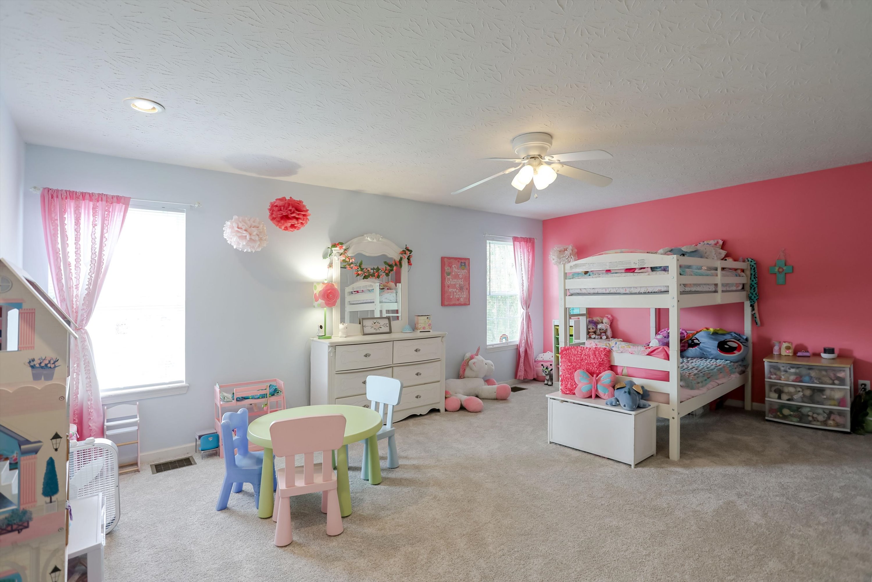  Fresh & Updated 4 Bedroom Avon Home - 物件實景