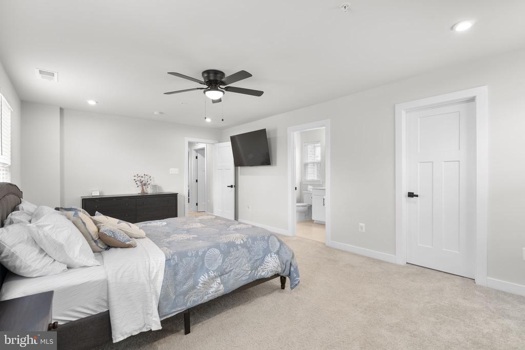 Frederick, Maryland, 21702, United States, 4 Bedrooms Bedrooms, ,4 BathroomsBathrooms,Residential,For Sale,2048638