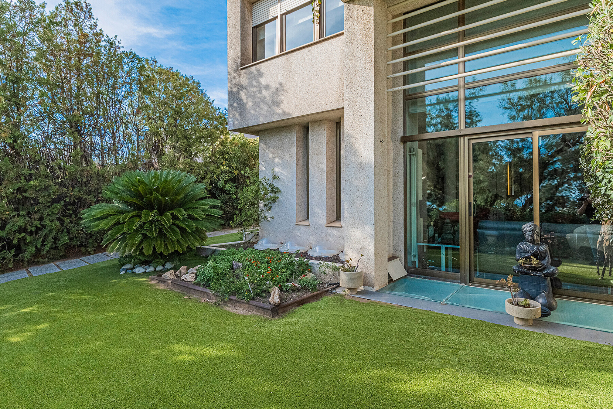  Exclusive single-family home with a large yard, views, and privacy in La Miranda - 物件實景