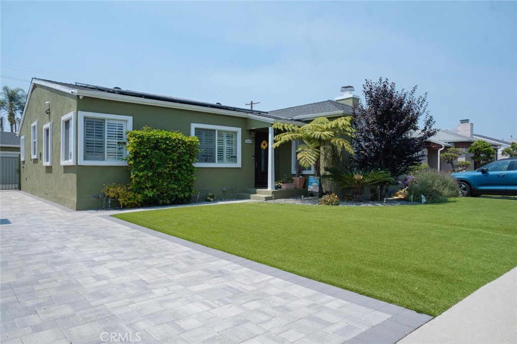 Los Angeles, California, 90008, United States, 3 Bedrooms Bedrooms, ,3 BathroomsBathrooms,Residential,For Sale,1984271