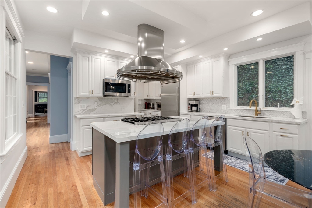 Newton, Massachusetts, 02468, United States, 5 Bedrooms Bedrooms, ,6 BathroomsBathrooms,Residential,For Sale,1805329