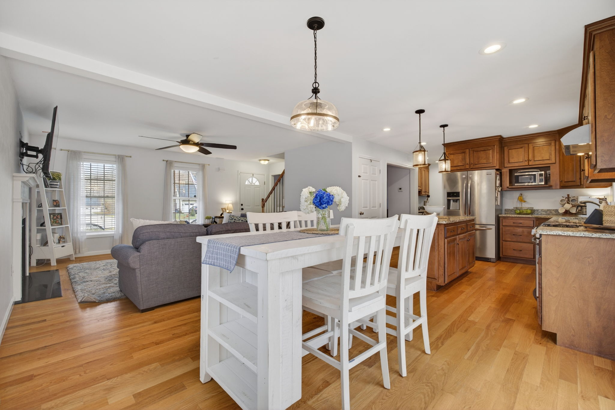  Stylish Cape  Home Offers a Charming Open Concept - 物件實景