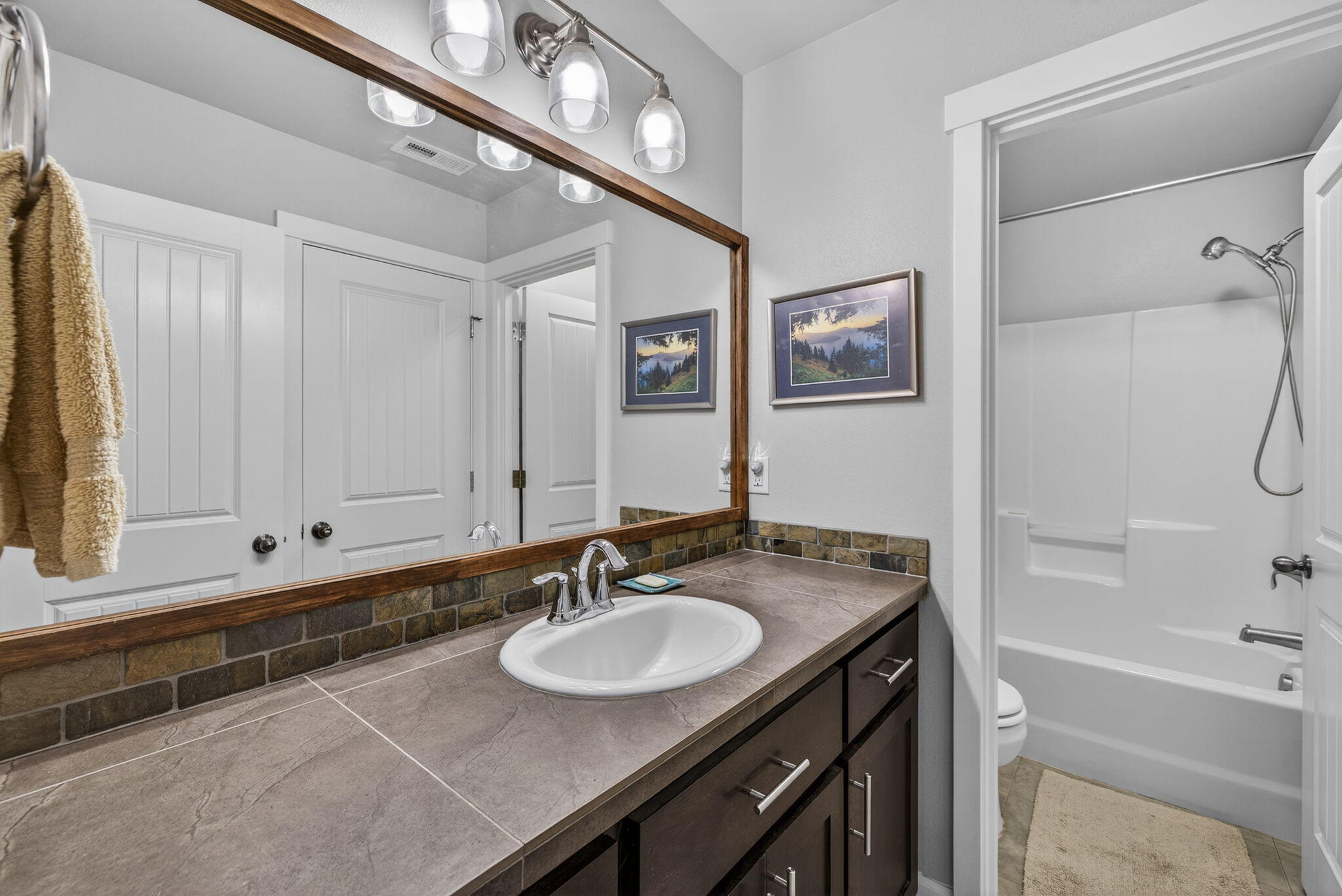 Bend, Oregon, 97701, United States, 4 Bedrooms Bedrooms, ,3 BathroomsBathrooms,Residential,For Sale,2003501