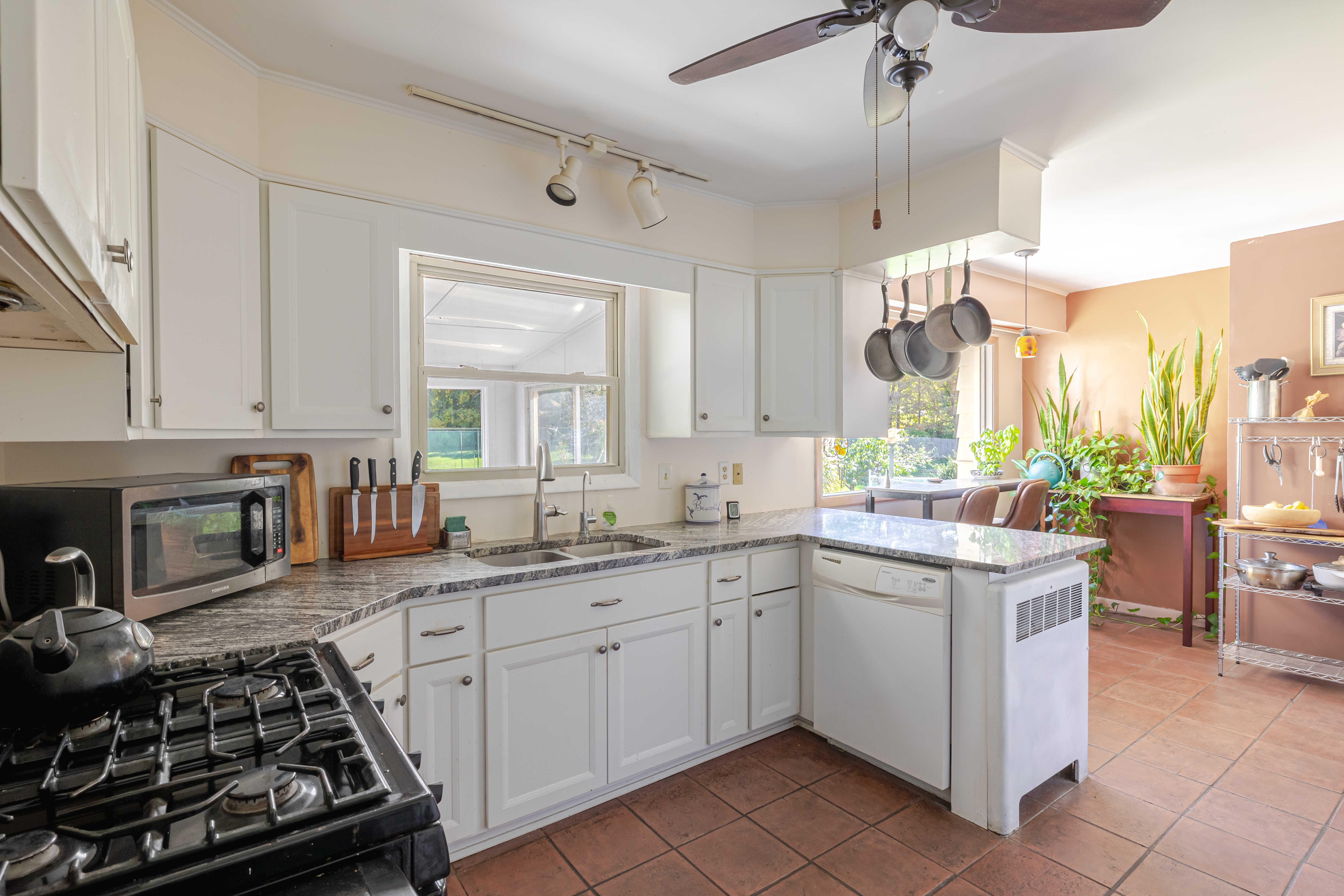  Private Great Barrington Compound: Heated Pool, Tennis/Pickleball Court & Mid-Ce - 物件實景