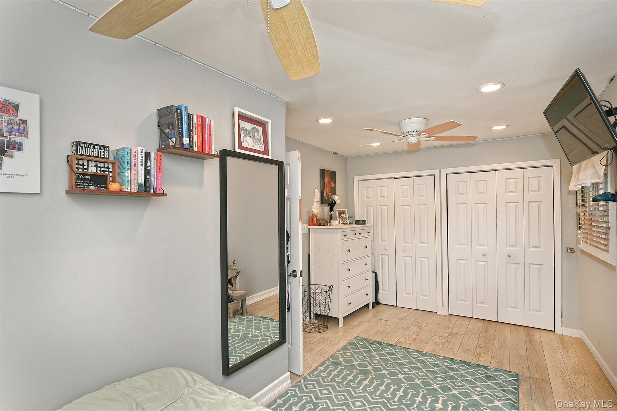 Hicksville, New York, 11801, United States, 3 Bedrooms Bedrooms, ,2 BathroomsBathrooms,Residential,For Sale,1986548