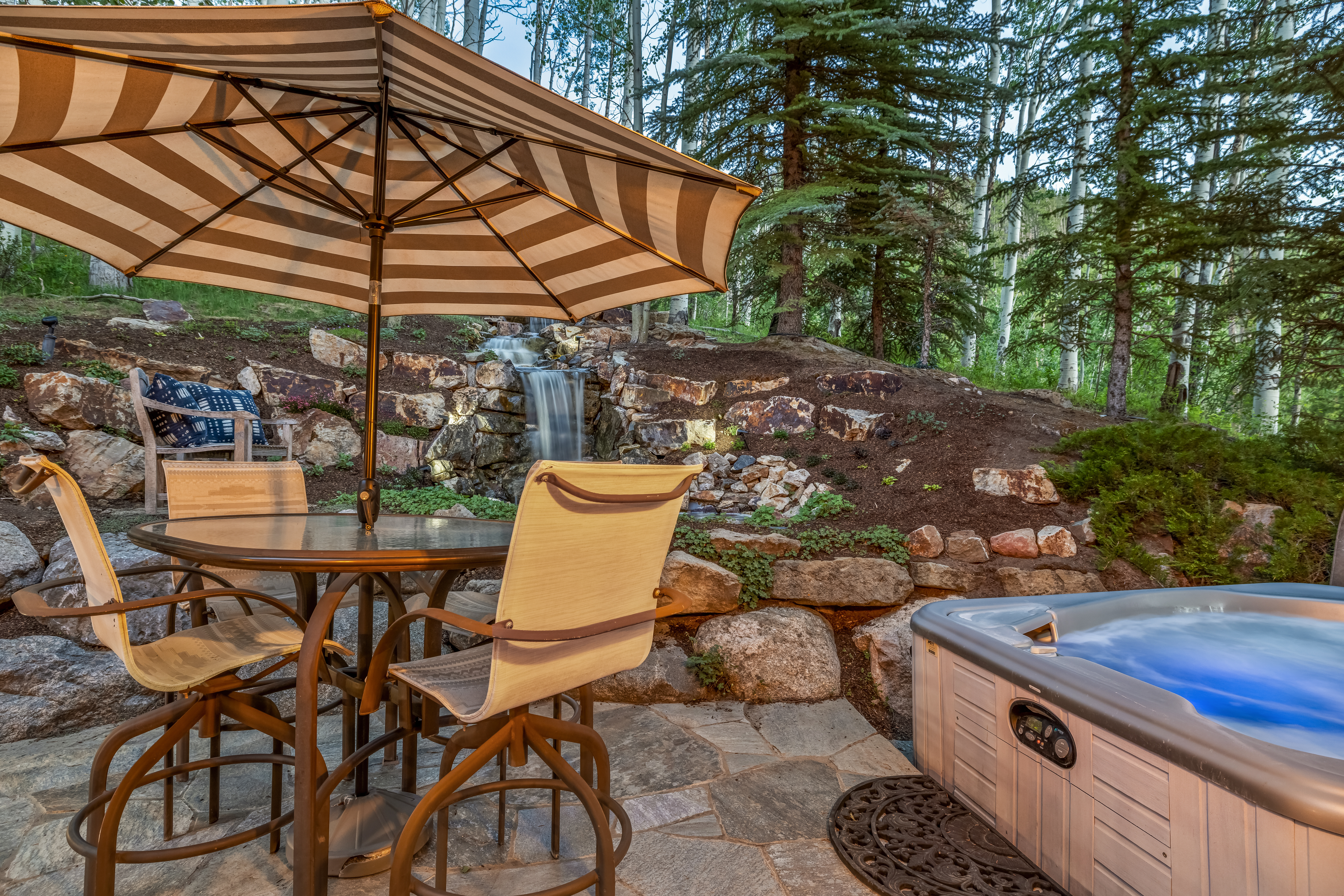 2080 Meadow Brook Drive Offers a Rare Blend of Privacy, and Mountain Living - 物件實景