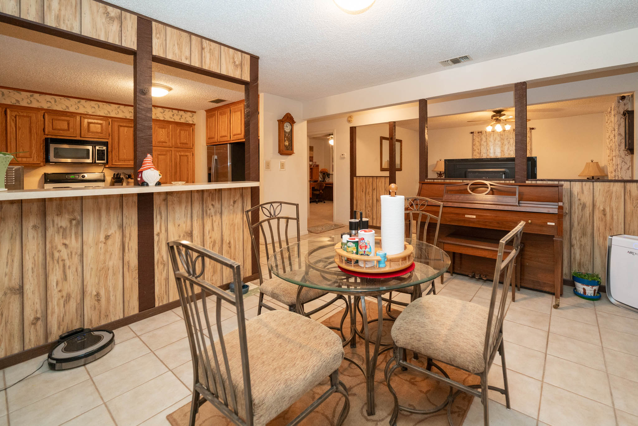 Jacksonville, Texas, 75766, United States, 4 Bedrooms Bedrooms, ,2 BathroomsBathrooms,Residential,For Sale,1974888