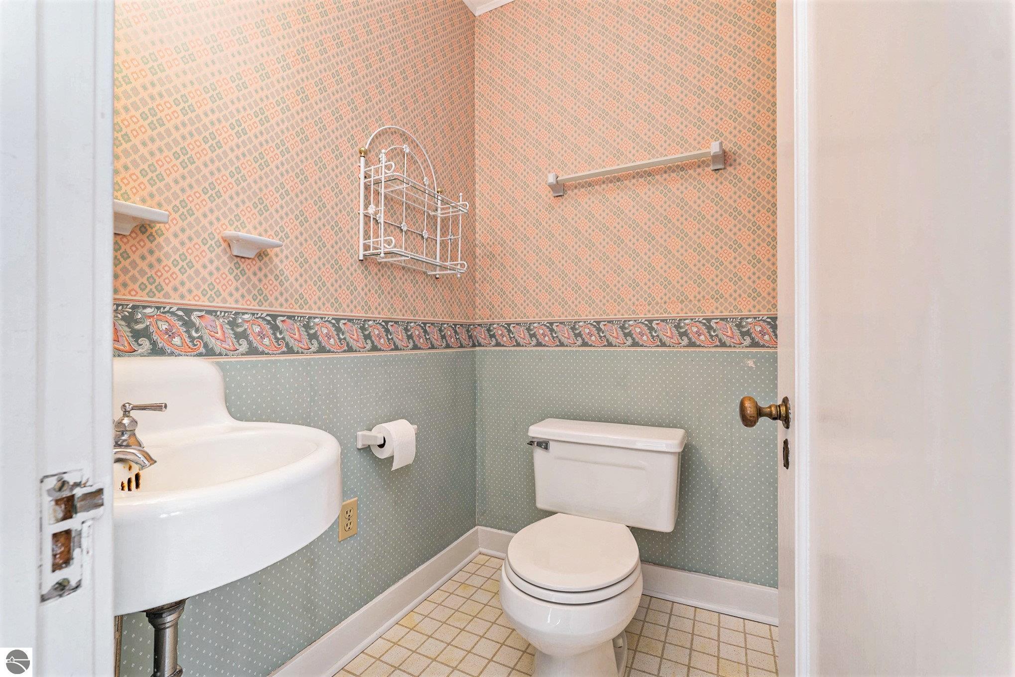 Frankfort, Michigan, 49635-9746, United States, 7 Bedrooms Bedrooms, ,5 BathroomsBathrooms,Residential,For Sale,1975140