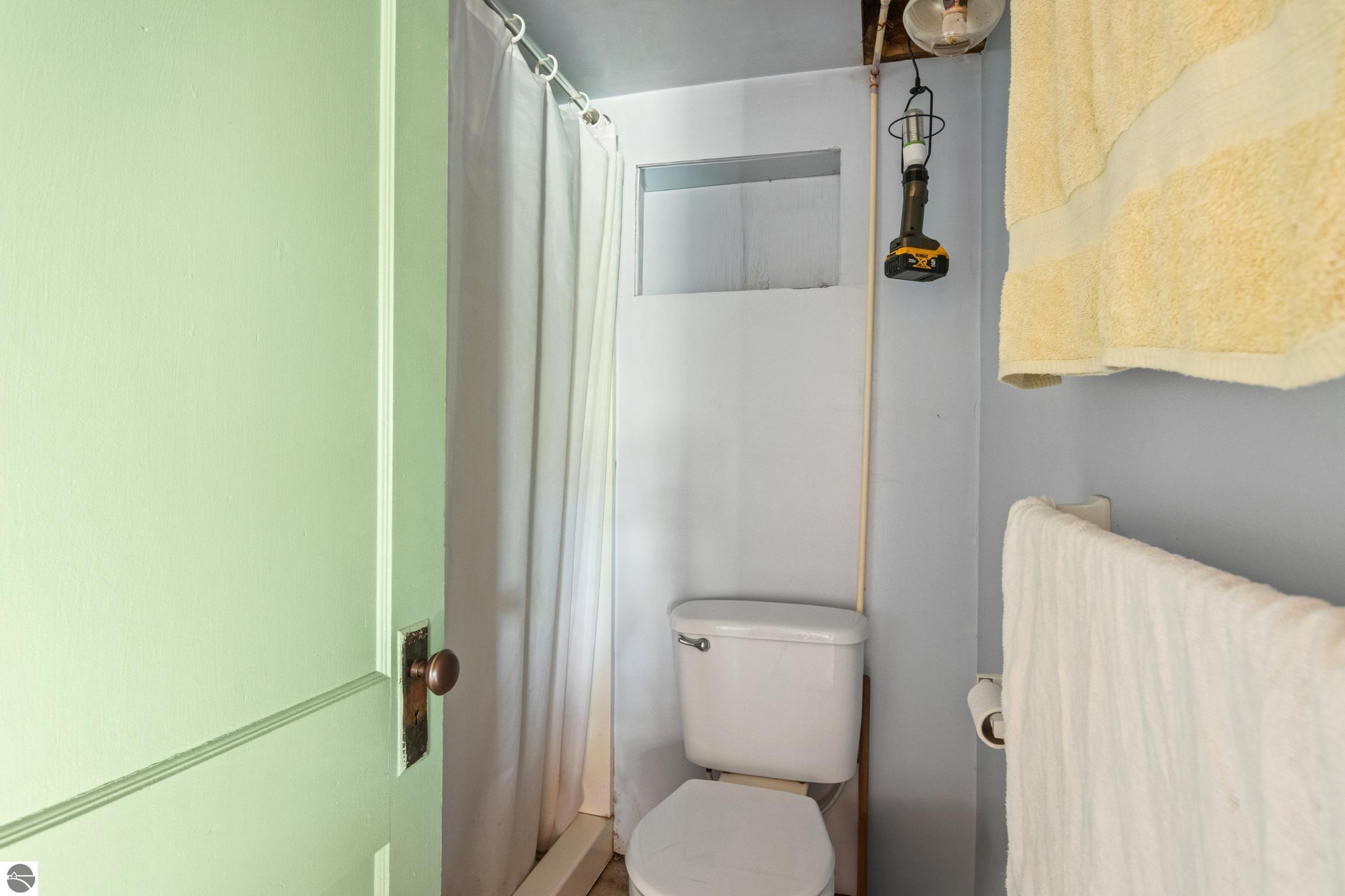 Leroy, Michigan, 49655-8142, United States, 5 Bedrooms Bedrooms, ,3 BathroomsBathrooms,Residential,For Sale,1949628